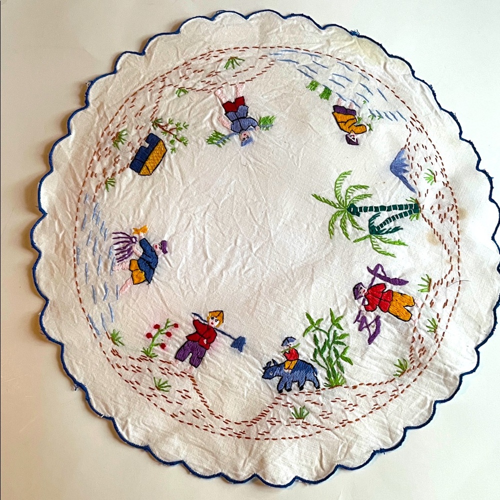 Vintage Asian Embroider Round Scalloped Edge Dollie